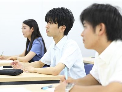 英進館メビオ福岡校の講師