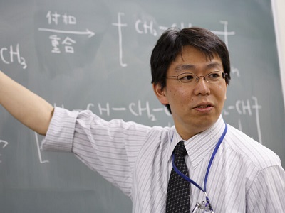 【駿台 医学部専門校 オンライン個別コース】の講師