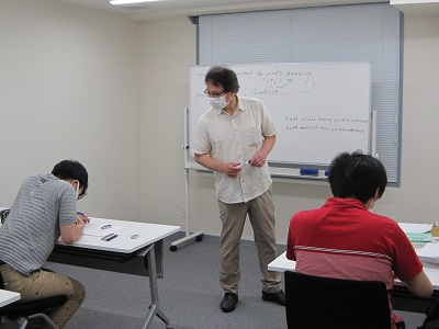 医学部専門予備校　リニアの講師